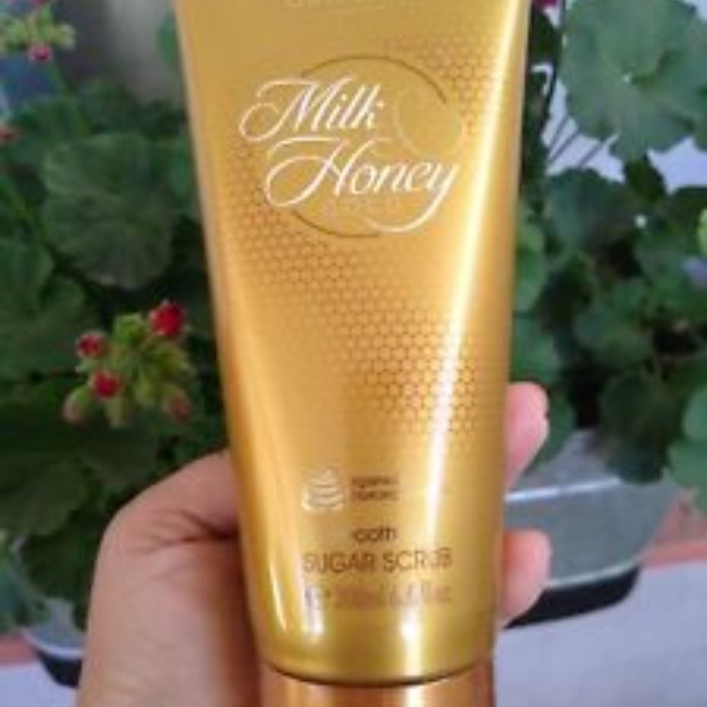 Milk & Honey Gold Smoothing Sugar Scrub